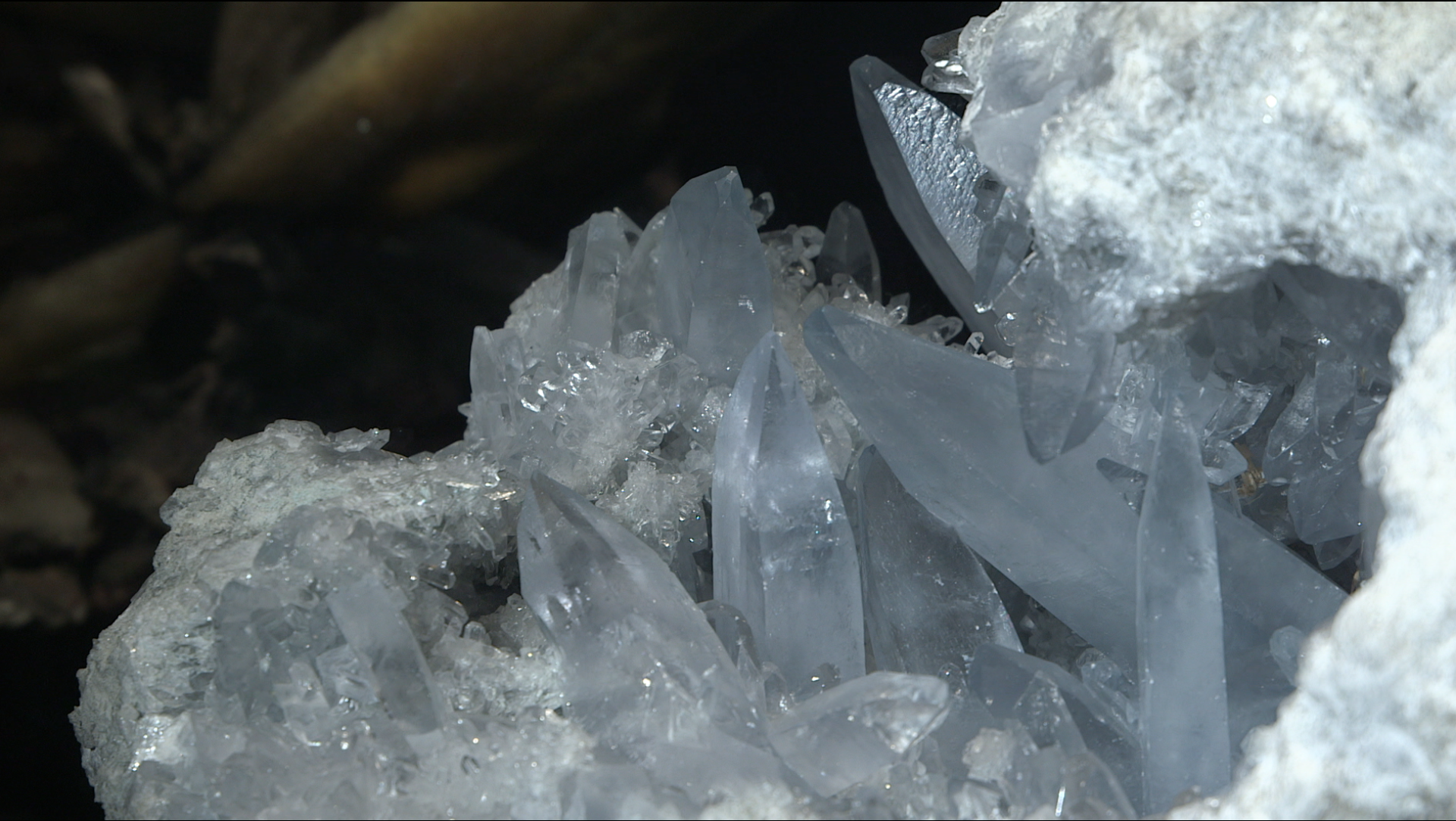 Visuel extrait du film "Le cristal, un solide à facettes"