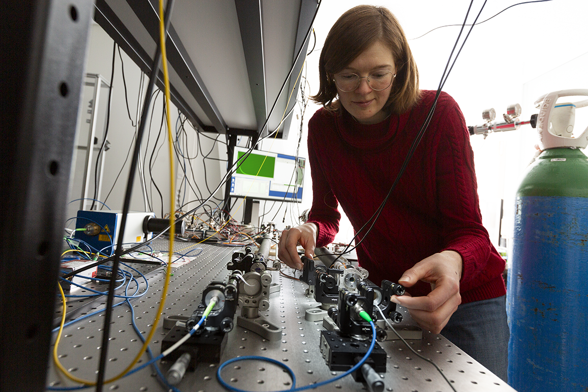 Mesure des raies d'absorption de dihydrogène par spectrocopie à cavité optique - Christian Morel / LIPhy / CNRS Images