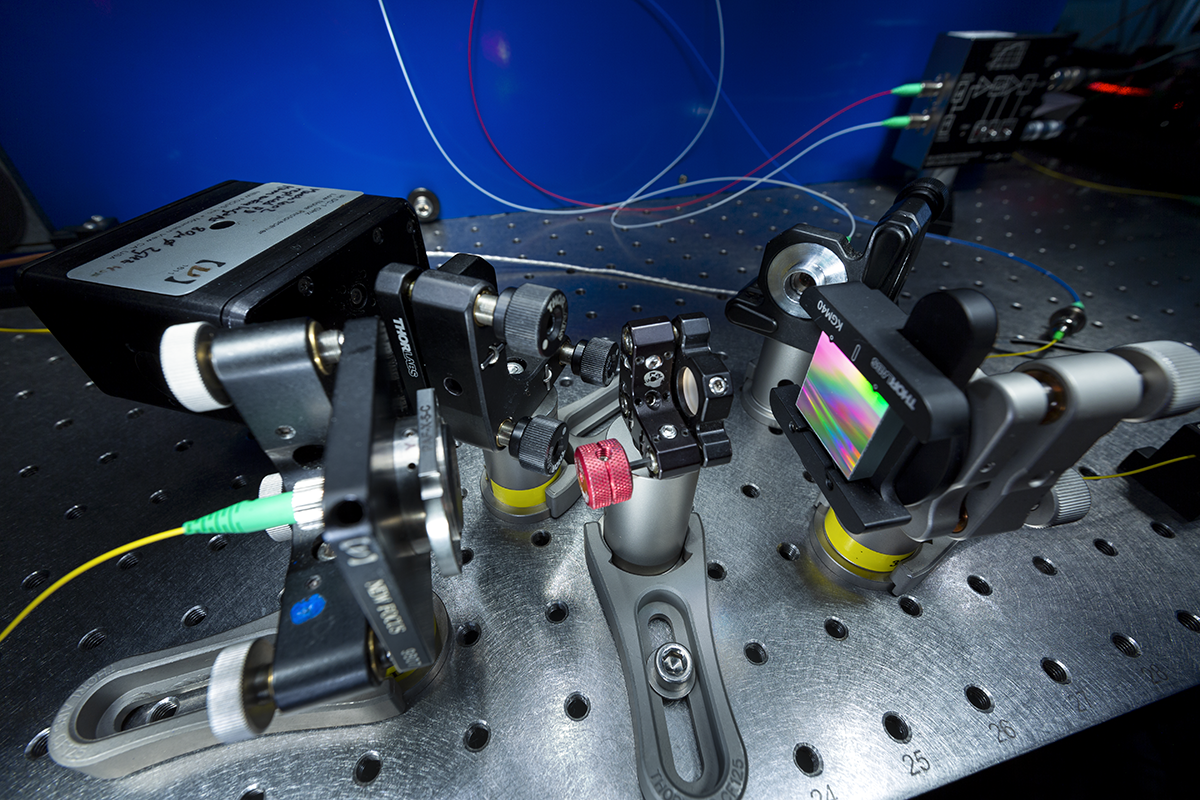 Détection de la note de battement hétérodyne entre un laser et un peigne de fréquences optiques - Christian Morel / LIPhy / CNRS Images