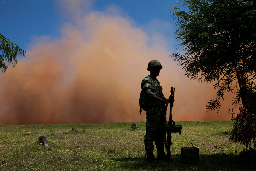 Un membre des forces armées de la République démocratique du Congo (FARDC).