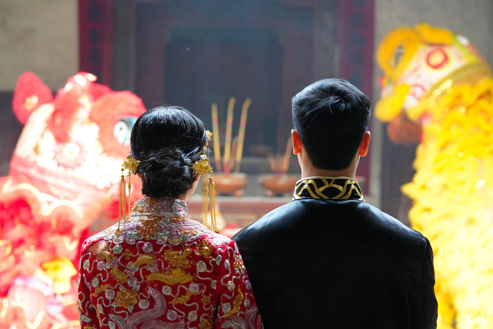 Jeunes mariés en Chine. Photo par Jenny sur Adobe Stock