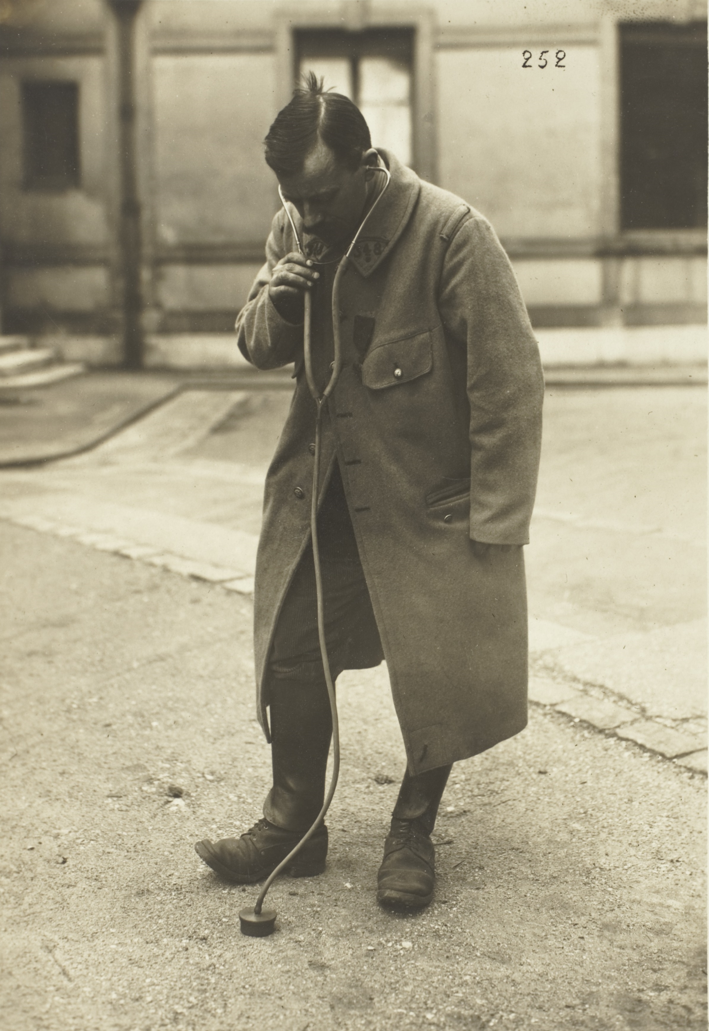 Disposition pratique des appareils pour l’écoute terrestre, 1917-1918, tirage gélatino-argentique, Archives nationales (France), 398AP/42