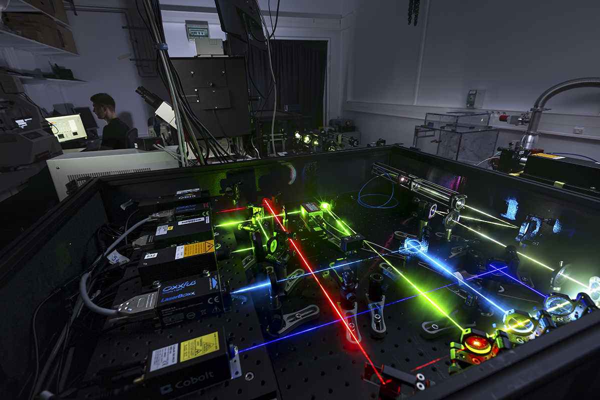 Banc optique pour la microscopie super-résolution - crédit Christian MOREL / IBS / CNRS Images