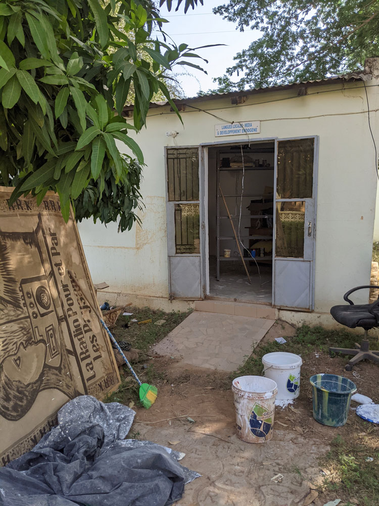 Vue sur la pièce dédiée au projet. Photo Aïssatou Mbodj-Pouye, novembre 2021.