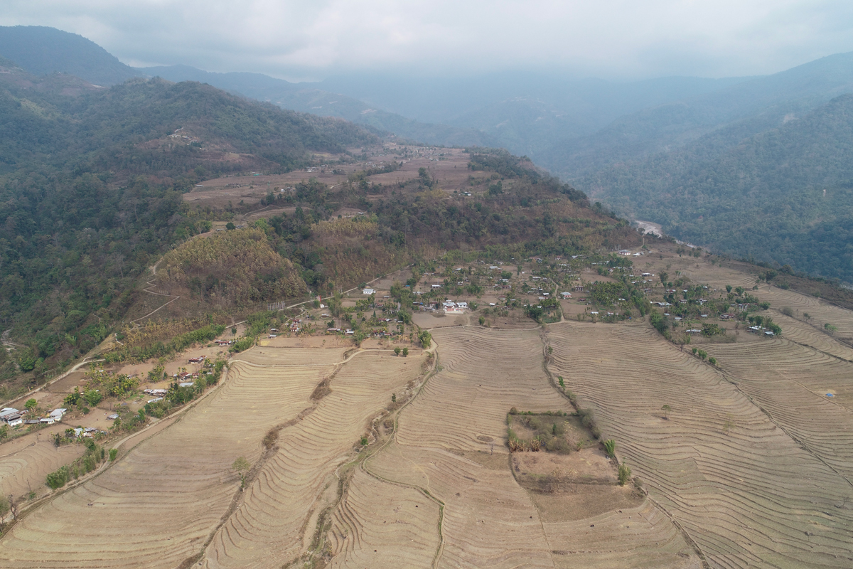 Escarpement lié au glissement le long d’une faille dans l’est du Bhoutan