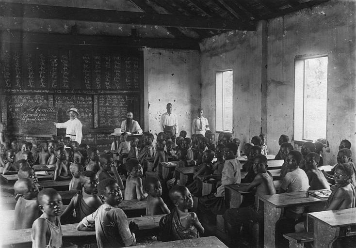 Salle de classe à Yaoundé (Cameroun) en 1917