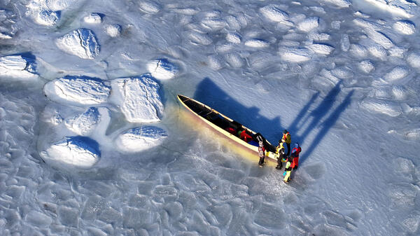 Sortie en canot en baie du Haha © Sébastien Kuchly, BicWin2024, Laboratoire PMMH, CNRS