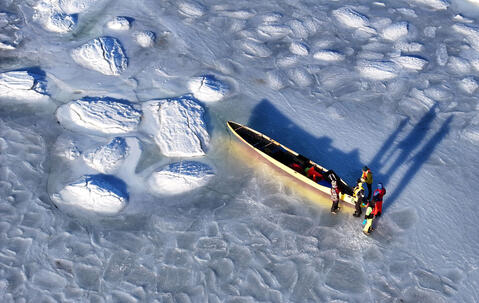 Sortie en canot en baie du Haha © Sébastien Kuchly, BicWin2024, Laboratoire PMMH, CNRS