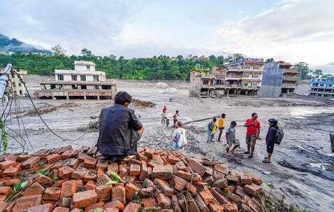 Habitants de Trisuli au Népal face aux dégâts causés par un tsunami de montagne fin août 2026. 