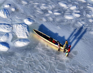 Sortie en canot en baie du Haha © Sébastien Kuchly, BicWin2024, Laboratoire PMMH, CNRS
