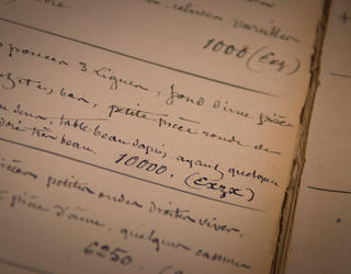 pages vieillies d'un livre de comptes ancien