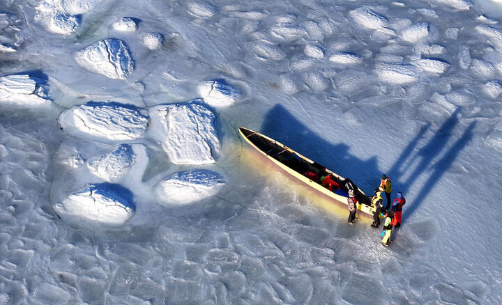 Sortie en canot en baie du Haha © Sébastien Kuchly, BicWin2024, Laboratoire PMMH, CNRS