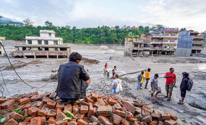 Habitants de Trisuli au Népal face aux dégâts causés par un tsunami de montagne fin août 2026. 