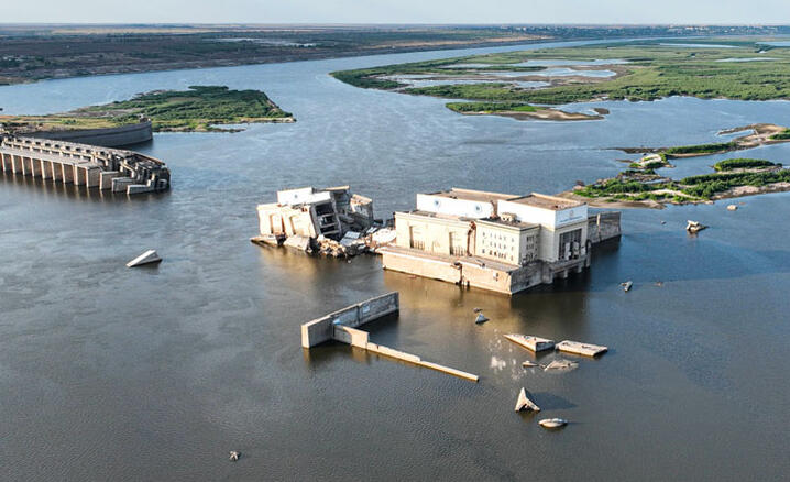 Le barrage hydroélectrique de Kakhovka détruit le 6 juin 2023