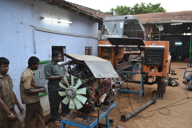 Atelier automobile en Inde.