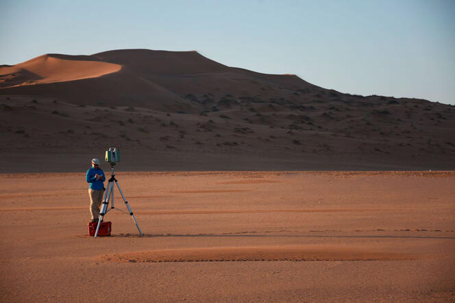 ©Matthew Baddock Pr Jo Neild utilisant un laser © Matthew Baddock