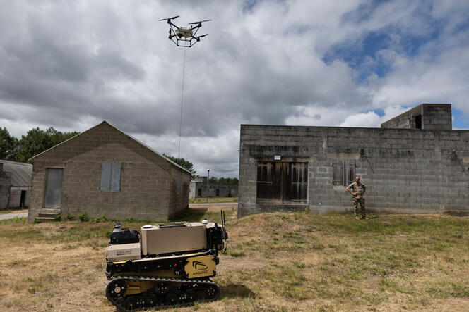  Test d’un véhicule terrestre sans pilote à l’école militaire de Saint-Cyr Coëtquidan, à Guer (Morbihan), le 2 juillet 2026.