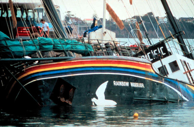 ©Miller / AP / Sipa Le Rainbow Warrior, le 11 juillet 1985 dans le port d’Auckland en Nouvelle-Zélande. © Miller / AP / Sipa