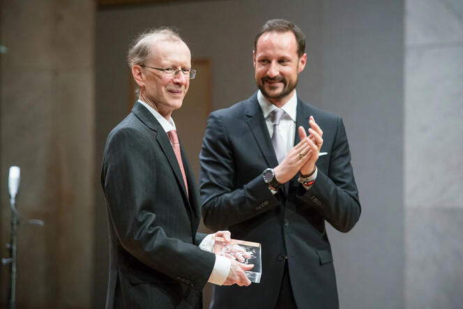 Sir Andrew J. Wiles à Oslo, lors de la remise du prix Abel, avec le prince Haakon de Norvège