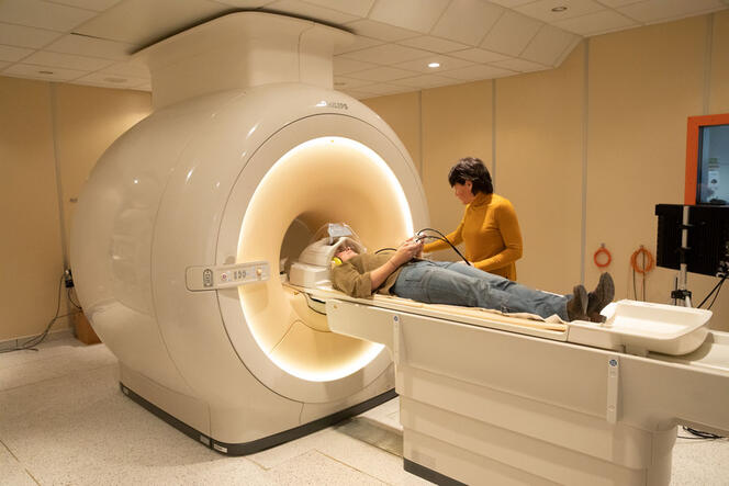 Scanner d’imagerie par résonance magnétique fonctionnelle © Frédéric Maligne / CERCO / CNRS Images