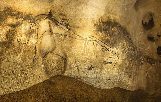 Silhouette de trois lionnes dans la Caverne du Pont d'Arc
