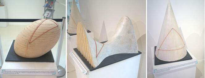 Trois volumes sur un socle, une expérience manuelle