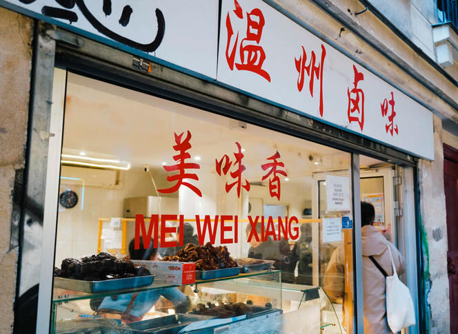 Une devanture de magasin chinois au cœur de Paris