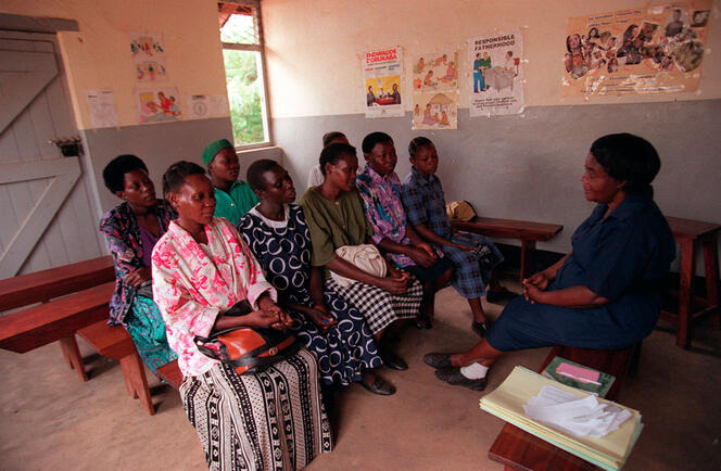 ©Chalasani / Sipa Réunion d’information sur le sida à la maternité de l’hôpital Old Mulago en Ouganda en 1998.