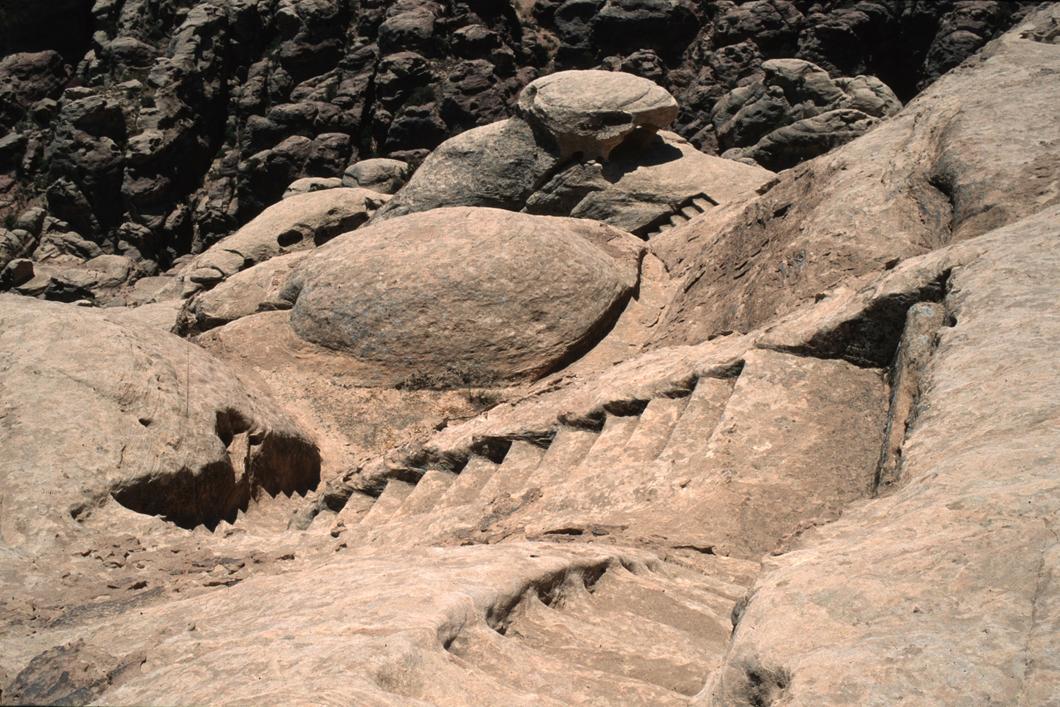 Voie processionnelle menant au sommet du Jabal an-Numayr à Pétra 