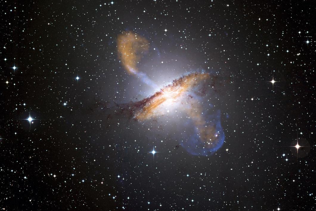 Noyaux actifs de galaxie au centre de Centaurus A