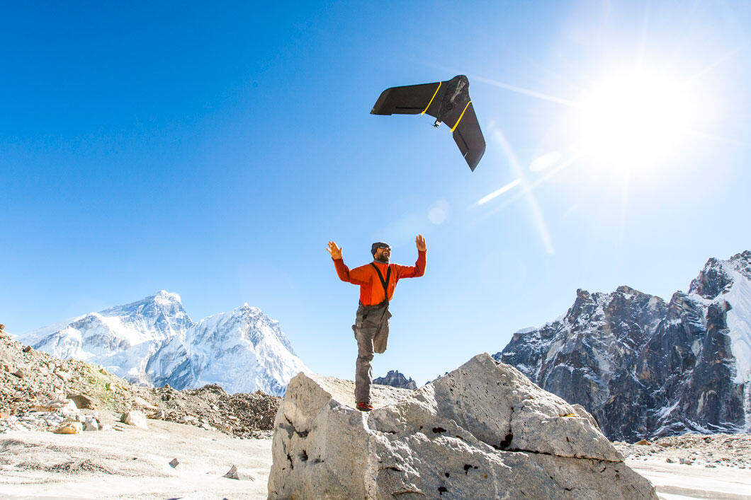 ©Thibaut Vergoz / IGE / LGP / PRESHINE / IRD / CNRS Images Lancement d’un drone © Thibaut Vergoz / IGE / LGP / PRESHINE / IRD / CNRS Images