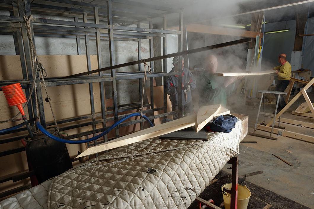 Construction du bateau Gyptis, opération d’ajustage