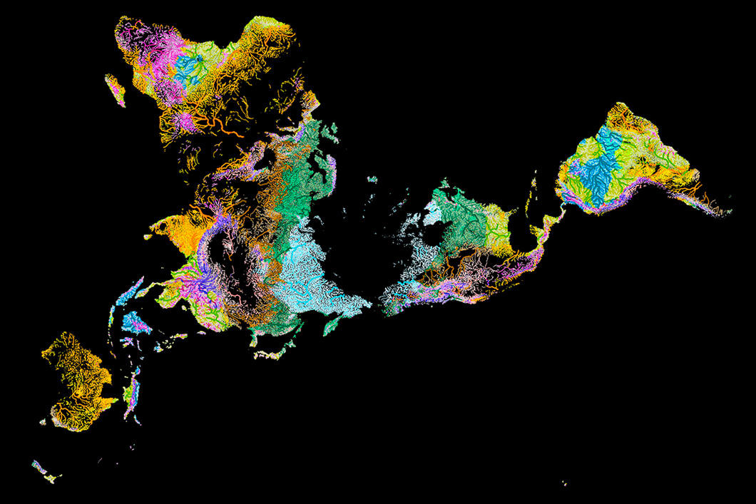 Carte multicolore du globe sur laquelle les océans figurent en noir