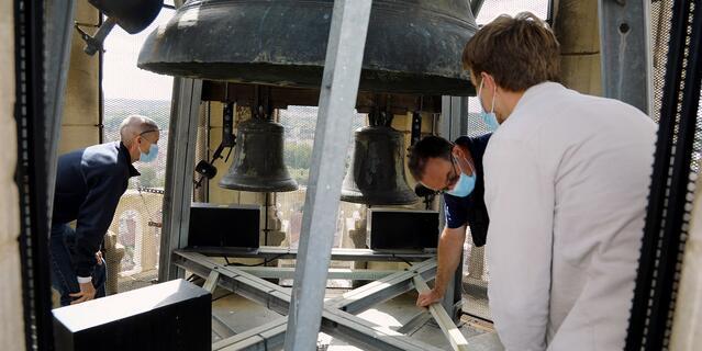 Des chercheurs étudient la cloche de Notre-Dame