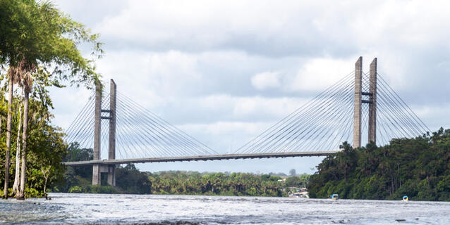 Le pont sur l'Oyapock, entre la Guyane et le Brésil