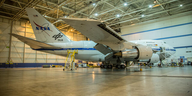 Télescope volant dans grand hangar