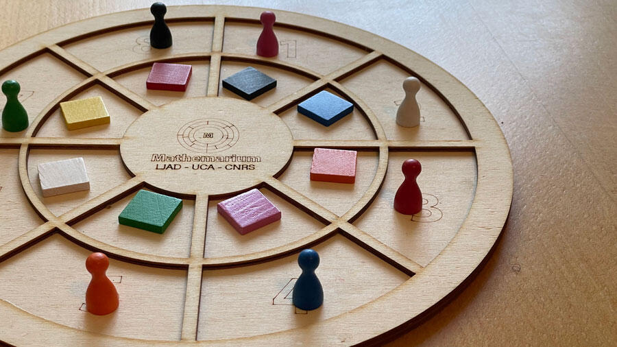 Jeu de plateau « À table ! »