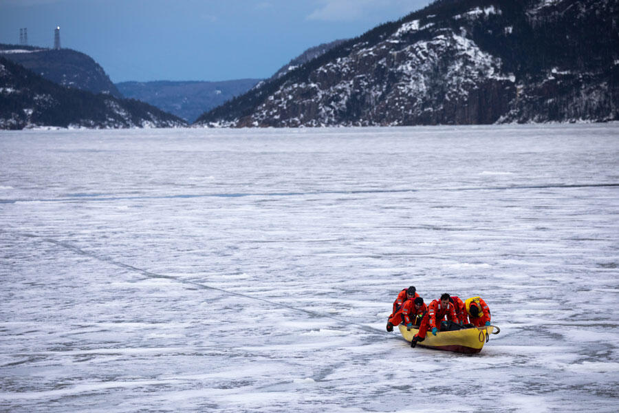 Le canot jaune de retour vers l’Amundsen © Baptiste Auvity, BicWin2024, Laboratoire PMMH, CNRS