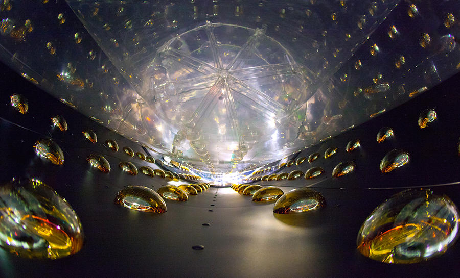 Ligne de photomultiplicateurs du détecteur de neutrino de Daya Bay (Etats-Unis)