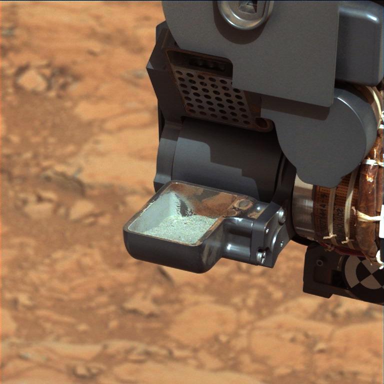 Poudre de roche martienne prélevée par le rover Curiosity