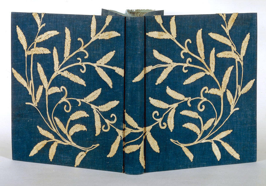 Couverture du manuscrit de Sido, 1930, relié avec un morceau de la robe de Sido