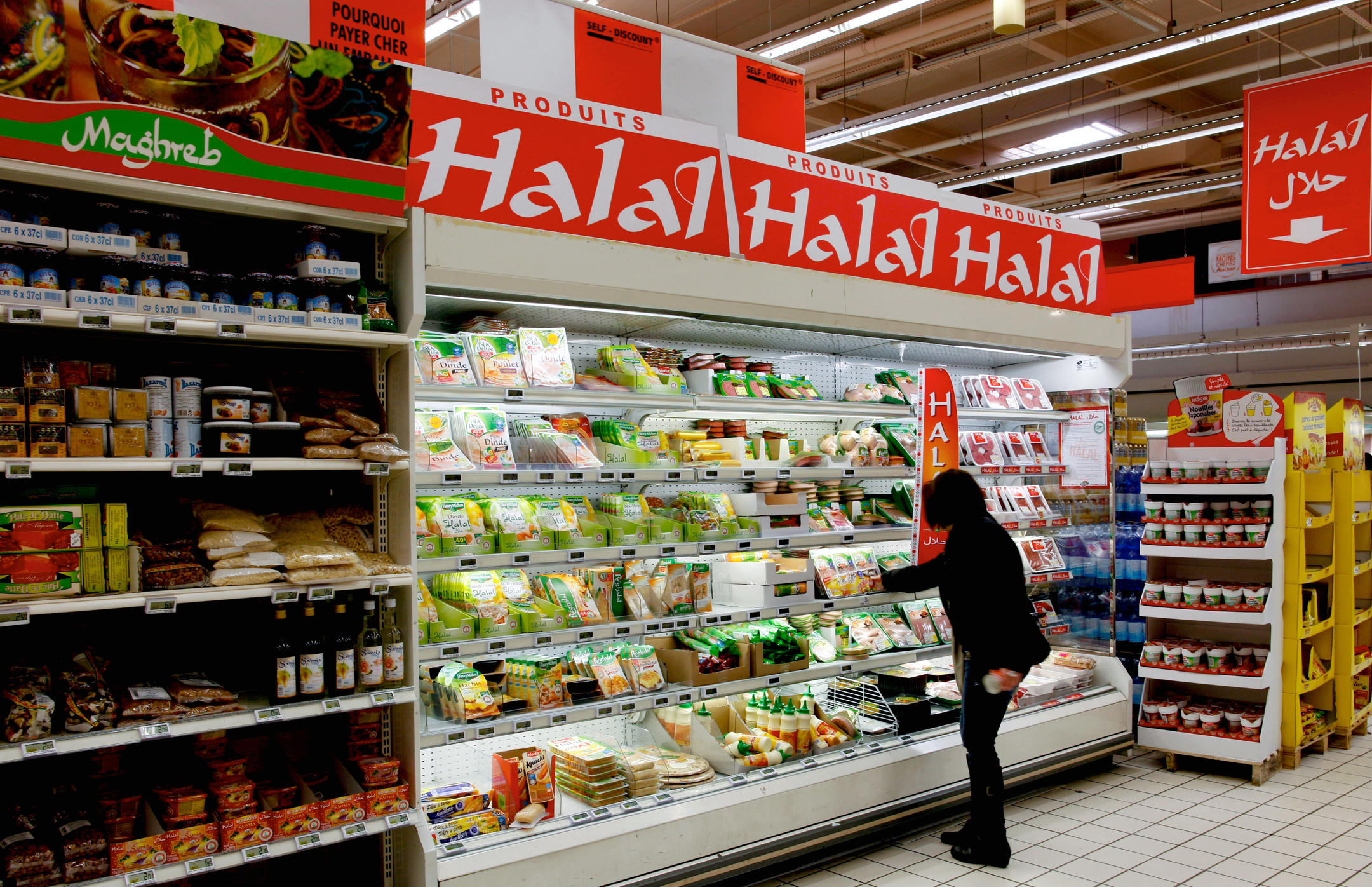 Une mitraillette «islamique» factice vendue par Auchan fait polémique