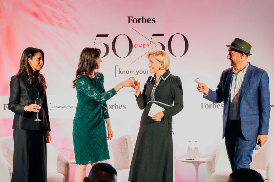 4 personnes trinquent au premier palmarès Forbes des 50 femmes de plus de 50 ans