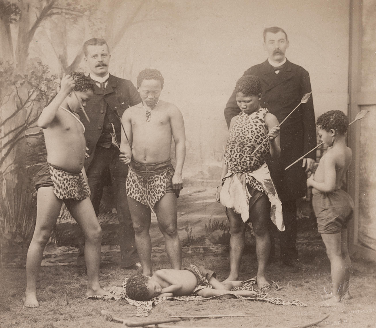 Spectacle de Pygmées aux Folies Bergère, 1886