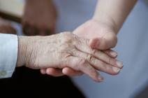 La main tendue d'une personne âgée