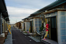 Logements provisoires pour personnes déplacées à Minamisoma, Japon.