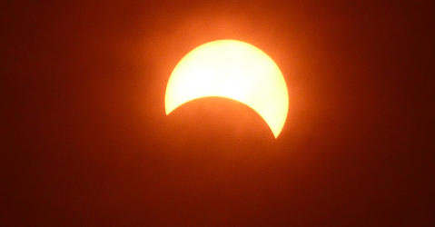 Éclipse de soleil observée en Chine.