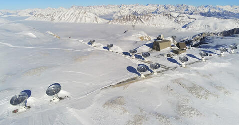 Installé sur le Plateau de Bure dans les Alpes, Noema est le radiotélescope le plus puissant de l’hémisphère Nord