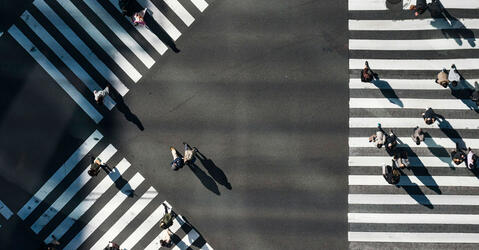 passages piétons (vue drone) Ryoji Iwata sur Unsplash