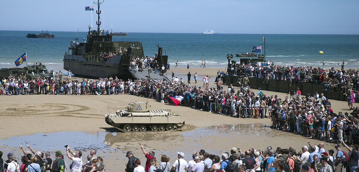 Cérémonies en l’honneur du 70ᵉ anniversaire du débarquement en Normandie